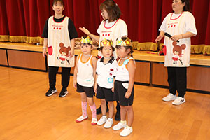 8月生まれのお誕生会　ーつなひきー　年中組