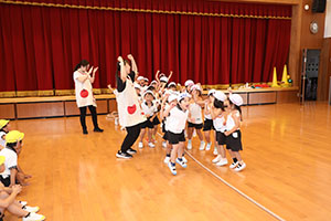 8月生まれのお誕生会　ーつなひきー　年中組