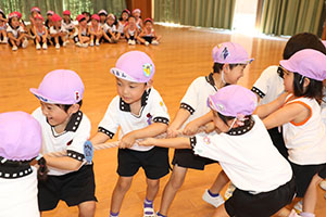 8月生まれのお誕生会　ーつなひきー　年中組