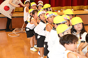 8月生まれのお誕生会　ーつなひきー　年中組