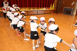 8月生まれのお誕生会　ーつなひきー　年中組