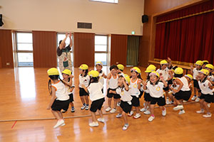 8月生まれのお誕生会　ーつなひきー　年中組