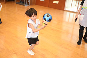 8月生まれのお誕生会　ーいろいろリレーー　年長組