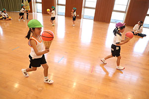 8月生まれのお誕生会　ーいろいろリレーー　年長組