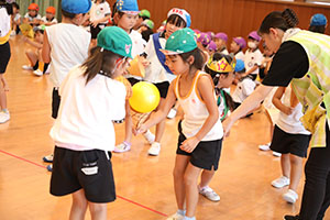 8月生まれのお誕生会　ーいろいろリレーー　年長組