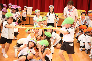 8月生まれのお誕生会　ーいろいろリレーー　年長組