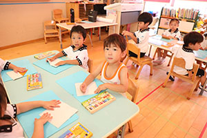 どんぐりの制作　うさぎ