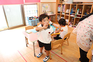 どんぐりの制作　うさぎ