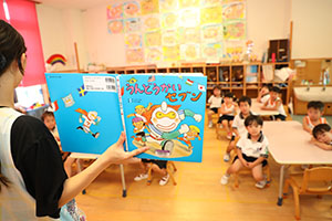 絵本の読み聞かせ　こあら