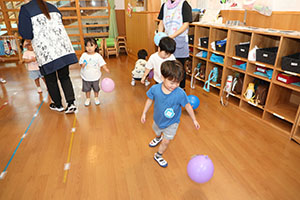 風船遊び　ぺんぎん