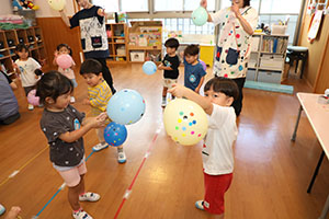 風船遊び　ぺんぎん