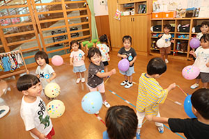 風船遊び　ぺんぎん