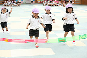 運動会の活動　かけっこ　　すみれ・ばら