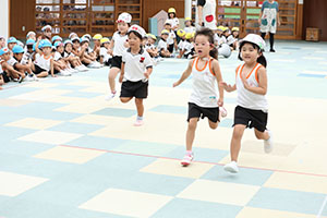 運動会の活動　かけっこ　　ひまわり・さくら・たんぽぽ