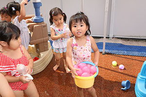 今年度最後の水遊び　楽しかったね　2歳児クラス