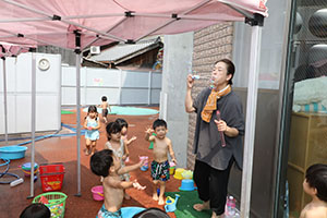 今年度最後の水遊び　楽しかったね　2歳児クラス
