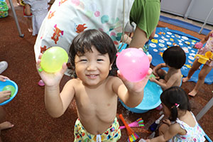 今年度最後の水遊び　楽しかったね　2歳児クラス