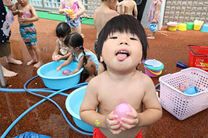 今年度最後の水遊び　楽しかったね　2歳児クラス