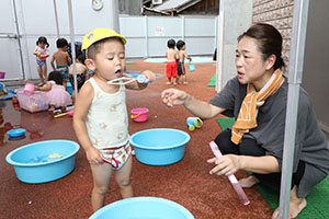 今年度最後の水遊び　楽しかったね　2歳児クラス
