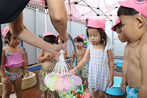 今年度最後の水遊び　楽しかったね　2歳児クラス