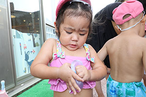 今年度最後の水遊び　楽しかったね　2歳児クラス
