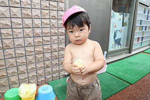 今年度最後の水遊び　楽しかったね　2歳児クラス