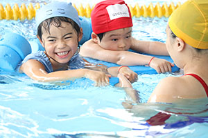 スイミングクラブへ行きました　ばら・すみれ