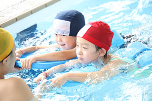 スイミングクラブへ行きました　ばら・すみれ