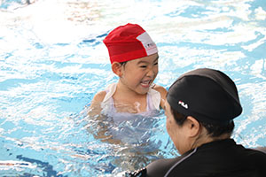 スイミングクラブへ行きました　ばら・すみれ