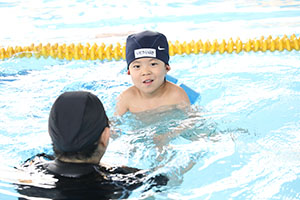 スイミングクラブへ行きました　ばら・すみれ