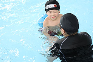 スイミングクラブへ行きました　ばら・すみれ