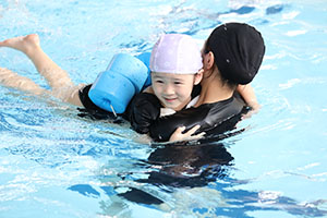 スイミングクラブへ行きました　ばら・すみれ