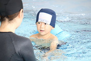 スイミングクラブへ行きました　ばら・すみれ