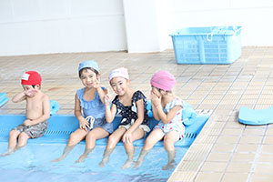 スイミングクラブへ行きました　ばら・すみれ