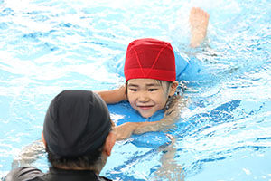 スイミングクラブへ行きました　ばら・すみれ