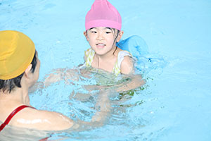 スイミングクラブへ行きました　ばら・すみれ