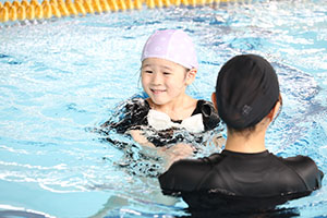 スイミングクラブへ行きました　ばら・すみれ