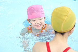 スイミングクラブへ行きました　ばら・すみれ