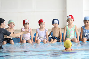 スイミングクラブへ行きました　ばら・すみれ