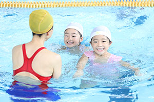 スイミングクラブへ行きました　ばら・すみれ