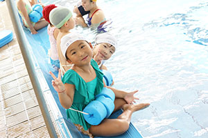 スイミングクラブへ行きました　ばら・すみれ