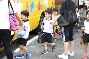 スイミングクラブへ行きました　ばら・すみれ