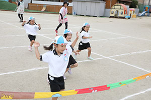 運動会の活動　かけっこ　　年少組