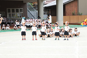 運動会の活動　かけっこ　　年少組
