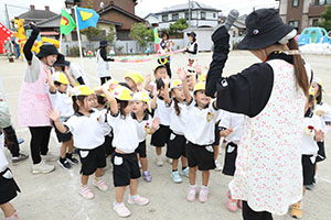 運動会の活動　かけっこ　　年少組