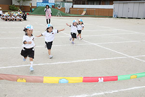 運動会の活動　かけっこ　　年少組