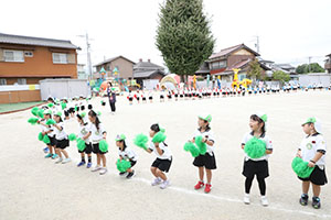 運動会の活動　リズム　年少組