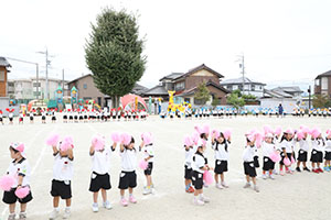運動会の活動　リズム　年少組