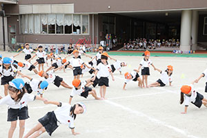 運動会の活動　組体操・バルーン　年長組