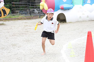 運動会　リレー活動頑張っています　年長組　NO．2